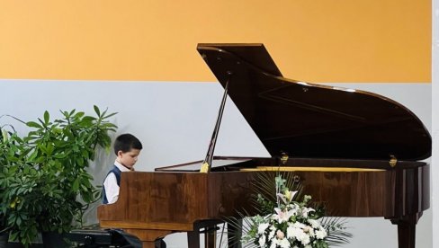 ТАКМИЧЕЊЕ У КЛАВИРУ: Међународни меморијал Коста Манојловић у Лапову (ФОТО) ТАКМИЧЕЊЕ У КЛАВИРУ: Међународни меморијал Коста Манојловић у Лапову (ФОТО)