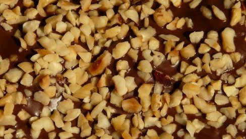 POGLEDAJTE – SRUŠEN REKORD: Napravljen kolač težak 720 kilograma (VIDEO)