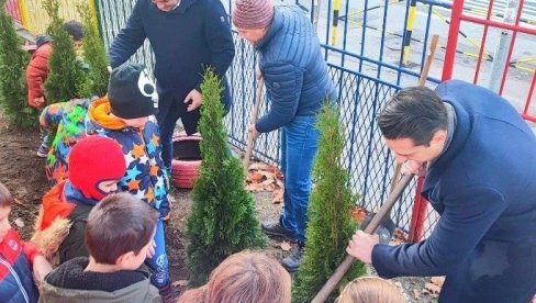 ПОСАДИЛИ 40 СТАБАЛА: Акција За зеленији Савски венац ПОСАДИЛИ 40 СТАБАЛА: Акција За зеленији Савски венац