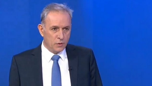 ПОНОШ СЕ СПРДА СА ВУЧИЋЕВОМ ПОСЕТОМ ДАВОСУ: А председник се тамо састао са више државника него што он има чланова странке (ВИДЕО) ПОНОШ СЕ СПРДА СА ВУЧИЋЕВОМ ПОСЕТОМ ДАВОСУ: А председник се тамо састао са више државника него што он има чланова странке (ВИДЕО)