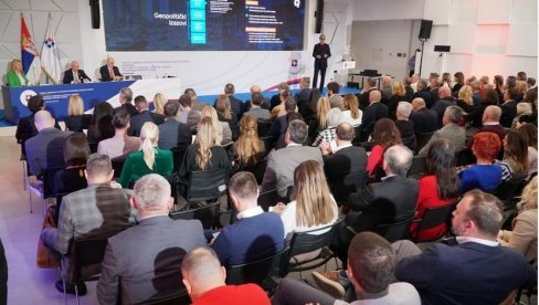 ČADEŽ: Zelena transformacija i digitalizacija imperativ očuvanja konkurentnosti ČADEŽ: Zelena transformacija i digitalizacija imperativ očuvanja konkurentnosti