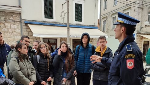 KAMPANJA POLICIJSKE UPRAVE TREBINJE I UN: Stop nelegalnom naoružanju KAMPANJA POLICIJSKE UPRAVE TREBINJE I UN: Stop nelegalnom naoružanju