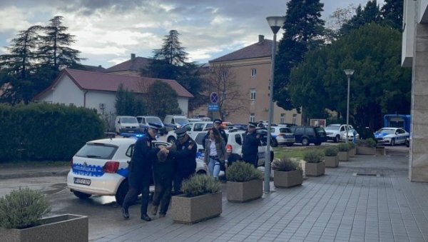 ТРЕБИЊСКА ПОЛИЦИЈА ПРИВЕЛА БРЧАКА: Пљачкао цркве у Херцеговини ТРЕБИЊСКА ПОЛИЦИЈА ПРИВЕЛА БРЧАКА: Пљачкао цркве у Херцеговини