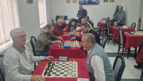 ИГРАЈУ И УЧЕ ЂАКЕ: Шаховски турнир просветних радника ИГРАЈУ И УЧЕ ЂАКЕ: Шаховски турнир просветних радника