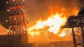 EKSPLOZIJA NA BOŽIĆNOM VAŠARU: Izbio veliki požar, ima povređenih (VIDEO) EKSPLOZIJA NA BOŽIĆNOM VAŠARU: Izbio veliki požar, ima povređenih (VIDEO)
