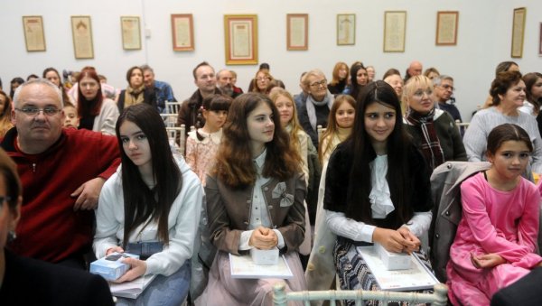 РУСИЈА НАМ ЈЕ БЛИЗУ, УЗ НАШЕ ЈЕ СРЦЕ: На свечаности у Парохијском дому храма Светог Саве уручене награде за стваралаштво о нераскидиво РУСИЈА НАМ ЈЕ БЛИЗУ, УЗ НАШЕ ЈЕ СРЦЕ: На свечаности у Парохијском дому храма Светог Саве уручене награде за стваралаштво о нераскидиво
