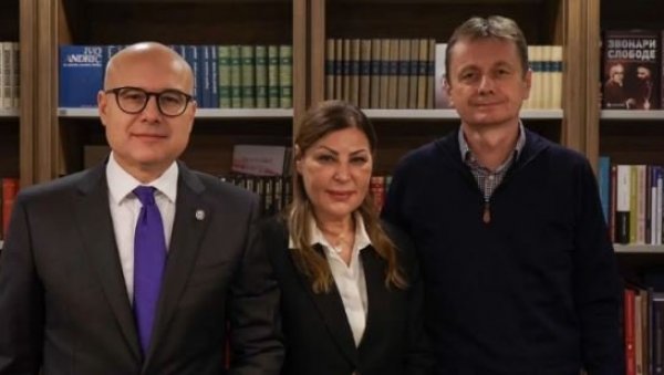 ДОКТОРКА КОЈА СТВАРА ЖИВОТ Зорица Црногорац нови члан Српске напредне странке (ФОТО) ДОКТОРКА КОЈА СТВАРА ЖИВОТ Зорица Црногорац нови члан Српске напредне странке (ФОТО)