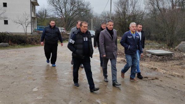 УЛАГАЊЕ У ИНФРАСТРУКТУРУ: Мештани Моштанице код Врања добили воду УЛАГАЊЕ У ИНФРАСТРУКТУРУ: Мештани Моштанице код Врања добили воду