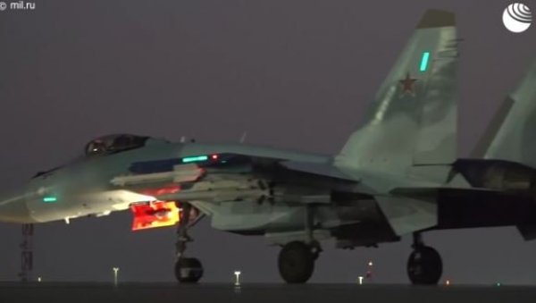 ПОГЛЕДАЈТЕ - СУХОЈИ СА РАКЕТАМА ПРАТИЛИ ПУТИНА ПО БЛИСКОМ ИСТОКУ: Руси објавили снимак (ВИДЕО) ПОГЛЕДАЈТЕ - СУХОЈИ СА РАКЕТАМА ПРАТИЛИ ПУТИНА ПО БЛИСКОМ ИСТОКУ: Руси објавили снимак (ВИДЕО)