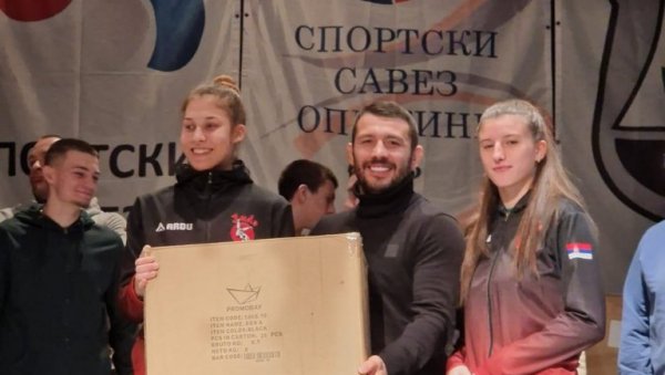 ПОКЛОНИ У БОГАТИЋУ И УБУ: Настављена акција Спортског савеза Србије са поделом опреме ПОКЛОНИ У БОГАТИЋУ И УБУ: Настављена акција Спортског савеза Србије са поделом опреме