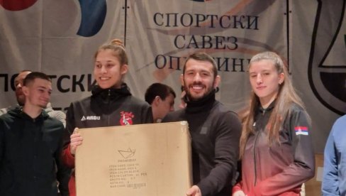 POKLONI U BOGATIĆU I UBU: Nastavljena akcija Sportskog saveza Srbije sa podelom opreme POKLONI U BOGATIĆU I UBU: Nastavljena akcija Sportskog saveza Srbije sa podelom opreme