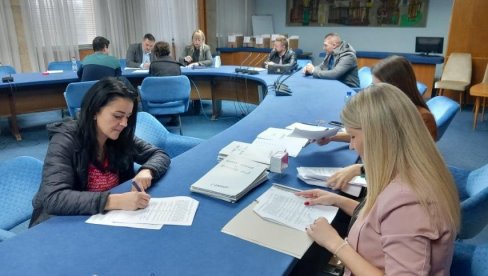 KROV NAD GLAVOM ZA JOŠ 11 PORODICA: Uz pomoć Ministarstva za brigu o selu dom će dobiti još Somboraca KROV NAD GLAVOM ZA JOŠ 11 PORODICA: Uz pomoć Ministarstva za brigu o selu dom će dobiti još Somboraca