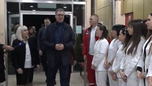VELIKA ULAGANJA DRŽAVE U ZDRAVSTVO: Predsednik Vučić obišao Dom zdravlja u Kruševcu (VIDEO) VELIKA ULAGANJA DRŽAVE U ZDRAVSTVO: Predsednik Vučić obišao Dom zdravlja u Kruševcu (VIDEO)