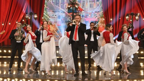 ANTOLOGIJSKI HITOVI NA ČETIRI SCENE: Novosti na snimanju novogodišnjeg programa RTS-a namenjenog svim generacijama (FOTO) ANTOLOGIJSKI HITOVI NA ČETIRI SCENE: Novosti na snimanju novogodišnjeg programa RTS-a namenjenog svim generacijama (FOTO)