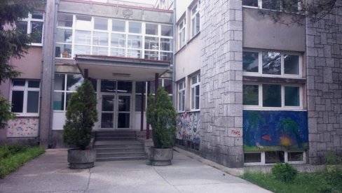 DETE NIJE PRETILO? Reagovanje oca učenika nikšićke OŠ Ratko Žarić DETE NIJE PRETILO? Reagovanje oca učenika nikšićke OŠ Ratko Žarić