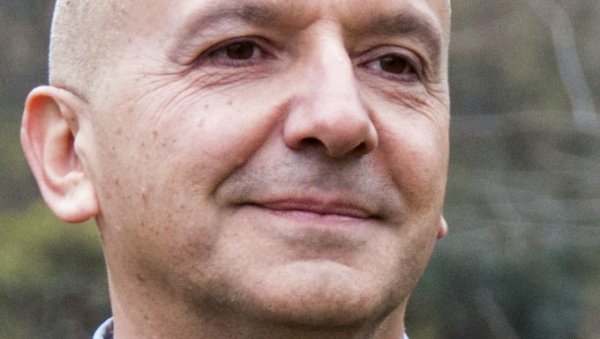 ОВО ЗАИСТА НЕ БИ УСПЕЛА НИ МАРИНИКА: Ратко Ристић променио три странке за три године (ВИДЕО) ОВО ЗАИСТА НЕ БИ УСПЕЛА НИ МАРИНИКА: Ратко Ристић променио три странке за три године (ВИДЕО)