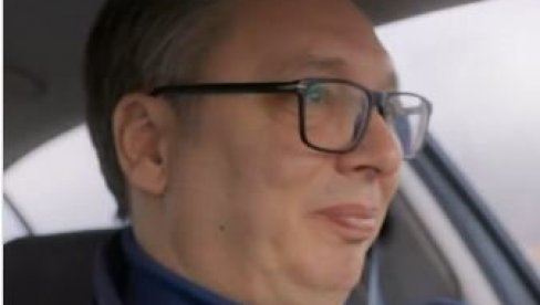 UŽELEO SAM SE VOŽNJE: Vučić objavio novi video - predsednik vozi i pevuši (VIDEO) UŽELEO SAM SE VOŽNJE: Vučić objavio novi video - predsednik vozi i pevuši (VIDEO)