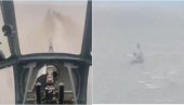 НЕВЕРОВАТАН СНИМАК СА РАТИШТА: Моћни руски Ми-8 уништава украјински поморски дрон (ВИДЕО) НЕВЕРОВАТАН СНИМАК СА РАТИШТА: Моћни руски Ми-8 уништава украјински поморски дрон (ВИДЕО)
