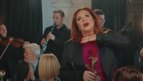 ZVEZDA ĆE PEVATI U ČAST ZVEZDA: Ana Bekuta na koncertu u Beogradu (FOTO) ZVEZDA ĆE PEVATI U ČAST ZVEZDA: Ana Bekuta na koncertu u Beogradu (FOTO)