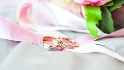 Koja su četiri najpopularnija komada nakita među mladima? Koja su četiri najpopularnija komada nakita među mladima?