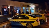 MUŠKARAC RANJEN U KAFANI: Pucnjava u Novom Sadu, svemu prethodila svađa i tuča (VIDEO) MUŠKARAC RANJEN U KAFANI: Pucnjava u Novom Sadu, svemu prethodila svađa i tuča (VIDEO)