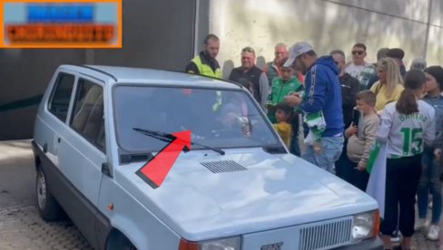 FUDBALER OSTAO SKROMAN: Zarađuje milione - vozi auto od 1.000 evra (VIDEO)