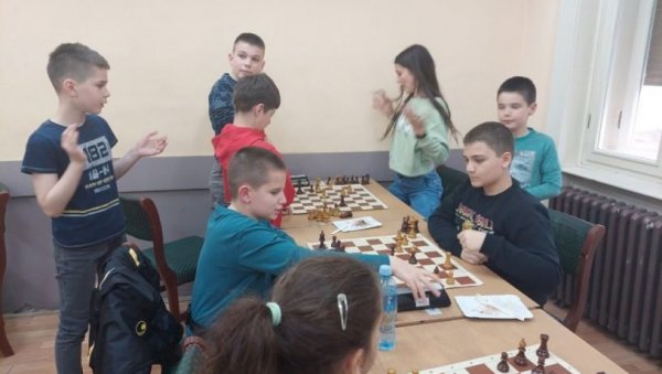НАДМЕТАЊЕ НА 64 ПОЉА: Шаховски турнир деце „Шаху школе“ сутра у Новом Саду НАДМЕТАЊЕ НА 64 ПОЉА: Шаховски турнир деце „Шаху школе“ сутра у Новом Саду