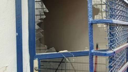 НАПАДНУТА АМБУЛАНТА НА КОСОВУ И МЕТОХИЈИ: Наставак таласа етничких инцидената НАПАДНУТА АМБУЛАНТА НА КОСОВУ И МЕТОХИЈИ: Наставак таласа етничких инцидената