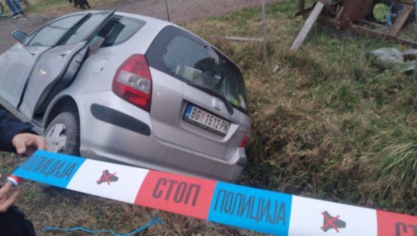 ПРВА ФОТОГРАФИЈА СА МЕСТА НЕСРЕЋЕ КОД КРУШЕВЦА: Сестричина и ујак слетели у канал, несрећни мушкарац преминуо (ФОТО) ПРВА ФОТОГРАФИЈА СА МЕСТА НЕСРЕЋЕ КОД КРУШЕВЦА: Сестричина и ујак слетели у канал, несрећни мушкарац преминуо (ФОТО)