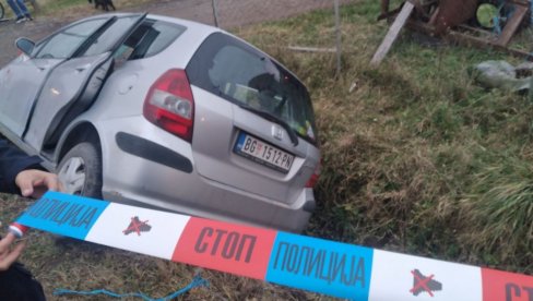 PRVA FOTOGRAFIJA SA MESTA NESREĆE KOD KRUŠEVCA: Sestričina i ujak sleteli u kanal, nesrećni muškarac preminuo (FOTO) PRVA FOTOGRAFIJA SA MESTA NESREĆE KOD KRUŠEVCA: Sestričina i ujak sleteli u kanal, nesrećni muškarac preminuo (FOTO)