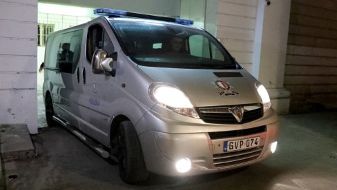 UHAPŠENI SRBI, POKUŠALI OTMICU NA MALTI: Hteli da iznude 5.000 evra, žrtva pobegla, pa ih prijavila policiji UHAPŠENI SRBI, POKUŠALI OTMICU NA MALTI: Hteli da iznude 5.000 evra, žrtva pobegla, pa ih prijavila policiji