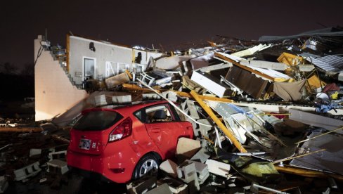TORNADO OPUSTOŠIO AMERIČKU DRŽAVU: Među stradalima i dete, materijalna šteta ogromna (FOTO) TORNADO OPUSTOŠIO AMERIČKU DRŽAVU: Među stradalima i dete, materijalna šteta ogromna (FOTO)