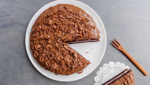 KREMASTA GLAZURA SA KAFOM I MEKANE KORE : Neodoljiva Čoko-vanila torta najlepši spoj ukusa KREMASTA GLAZURA SA KAFOM I MEKANE KORE : Neodoljiva Čoko-vanila torta najlepši spoj ukusa