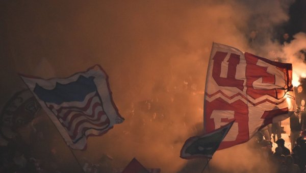 АУ, КАКВА КОРЕОГРАФИЈА ДЕЛИЈА! Ево шта су навијачи Звезде извели пред 172. вечити дерби АУ, КАКВА КОРЕОГРАФИЈА ДЕЛИЈА! Ево шта су навијачи Звезде извели пред 172. вечити дерби