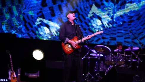 VEČE MAGIJE NA GITARI: Vlatko Stefanovski oduševio beogradsku publiku, pa mu se pridružio i specijalni gost (FOTO) VEČE MAGIJE NA GITARI: Vlatko Stefanovski oduševio beogradsku publiku, pa mu se pridružio i specijalni gost (FOTO)