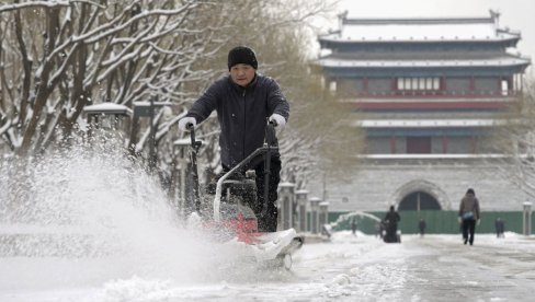ZATRPANI U KLIZIŠTU NA JUGOZAPADU KINE:  Masovna evakuacija zbog snega i leda