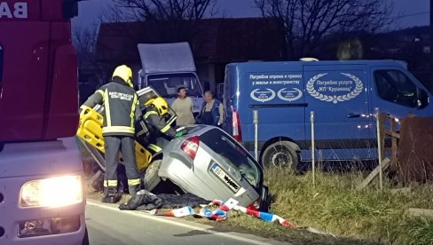 POKRENUTA ISTRAGA POSLE TEŠKE NESREĆE KOD KRUŠEVCA: Na mrežama traže psa koji je bio u kolima (FOTO) POKRENUTA ISTRAGA POSLE TEŠKE NESREĆE KOD KRUŠEVCA: Na mrežama traže psa koji je bio u kolima (FOTO)