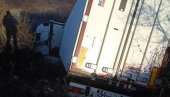 TEŠKA SAOBRAĆAJNA NESREĆA: Prevrnuo se kamion u Ovčarsko-kablarskoj klisuri TEŠKA SAOBRAĆAJNA NESREĆA: Prevrnuo se kamion u Ovčarsko-kablarskoj klisuri