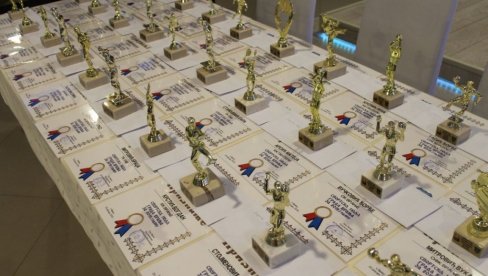 BIRAJU NAJBOLJEG SPORTISTU: Raspisan konkurs u Vranju BIRAJU NAJBOLJEG SPORTISTU: Raspisan konkurs u Vranju