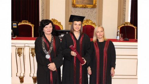 SVEČANOST NA UNIVERZITETU U BEOGRADU: Promovisani doktori nauka iz filologije SVEČANOST NA UNIVERZITETU U BEOGRADU: Promovisani doktori nauka iz filologije