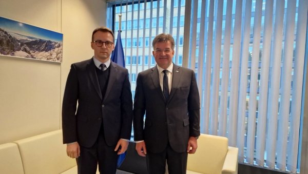 У БРИСЕЛУ СУТРА НАСТАВЉАК ДИЈАЛОГА НА ТЕХНИЧКОМ НИВОУ: Петковић и Бисљими о динару У БРИСЕЛУ СУТРА НАСТАВЉАК ДИЈАЛОГА НА ТЕХНИЧКОМ НИВОУ: Петковић и Бисљими о динару