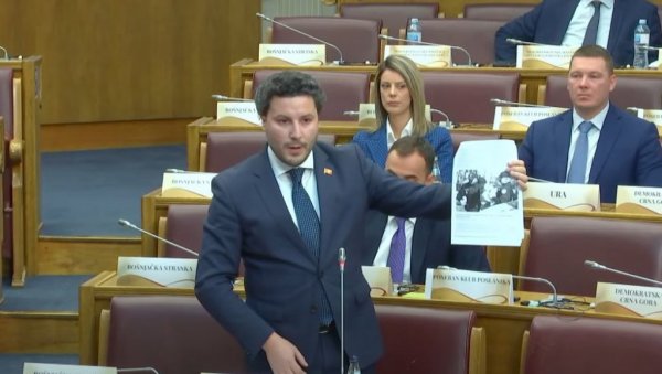 ШОК У СКУПШТИНИ ЦРНЕ ГОРЕ Абазовић показао слике: Он је финансирао ИСИС и Хамас ШОК У СКУПШТИНИ ЦРНЕ ГОРЕ Абазовић показао слике: Он је финансирао ИСИС и Хамас