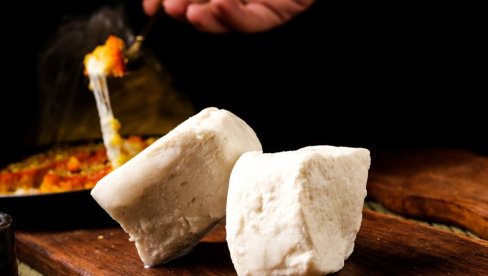 PRELIV OD MEDA ZA SAVRŠEN UKUS: Slana baklava sa feta sirom PRELIV OD MEDA ZA SAVRŠEN UKUS: Slana baklava sa feta sirom