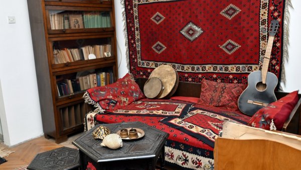 АСТРОНОМ КОЈИ ЈЕ ЧУО СВЕ У СЕБИ: Легат Славенског - дом у коме већ четири деценије живи домаћа музика АСТРОНОМ КОЈИ ЈЕ ЧУО СВЕ У СЕБИ: Легат Славенског - дом у коме већ четири деценије живи домаћа музика
