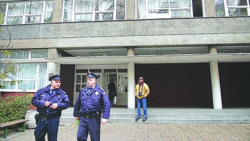 PREGLED ŠKOLA POSLE NASTAVE: Zbog sve učestalijih dojava o postavljenim bombama menjaće se protokol postupanja PREGLED ŠKOLA POSLE NASTAVE: Zbog sve učestalijih dojava o postavljenim bombama menjaće se protokol postupanja