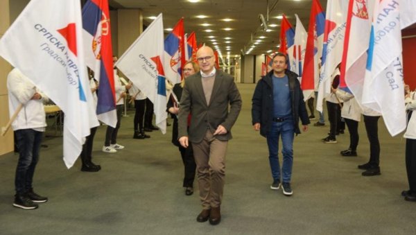 ВУЧЕВИЋ СА ГРАДСКИМ ОДБОРОМ СНС У НОВОМ САДУ: Важно је да у наредних пар дана будете међу народом и објасните колико су значајни избори ВУЧЕВИЋ СА ГРАДСКИМ ОДБОРОМ СНС У НОВОМ САДУ: Важно је да у наредних пар дана будете међу народом и објасните колико су значајни избори