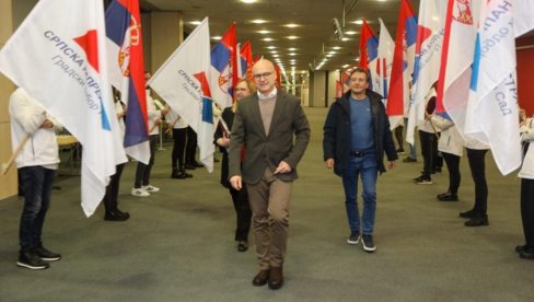 VUČEVIĆ SA GRADSKIM ODBOROM SNS U NOVOM SADU: Važno je da u narednih par dana budete među narodom i objasnite koliko su značajni izbori VUČEVIĆ SA GRADSKIM ODBOROM SNS U NOVOM SADU: Važno je da u narednih par dana budete među narodom i objasnite koliko su značajni izbori