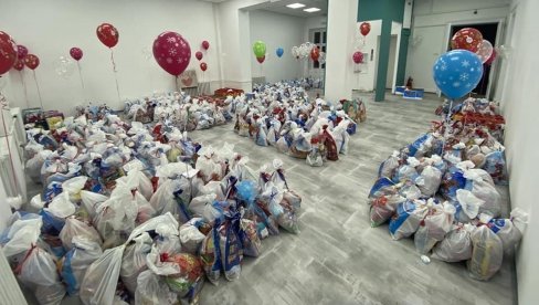 ОБРАДУЈТЕ ИХ ЗА ПРАЗНИКЕ: Зрењанинска Библиотека и ове године организује прикупљање пакетића за децу из материјално угрожених породица ОБРАДУЈТЕ ИХ ЗА ПРАЗНИКЕ: Зрењанинска Библиотека и ове године организује прикупљање пакетића за децу из материјално угрожених породица