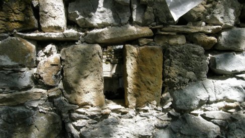 AKO SPADATE U 50 POSTO SRBA KOJI SLAVE SVETOG NIKOLU, TREBA DA ZNATE: Više od 600 crkava posvećeno je svecu i to nije konačan broj (FOTO) AKO SPADATE U 50 POSTO SRBA KOJI SLAVE SVETOG NIKOLU, TREBA DA ZNATE: Više od 600 crkava posvećeno je svecu i to nije konačan broj (FOTO)