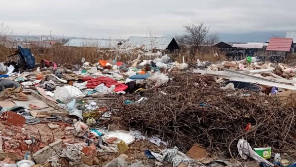 КОД ВРАЊА ПРИЗОР КАО ИЗ ХОРОР ФИЛМОВА: Депонија између два гробља (ФОТО) КОД ВРАЊА ПРИЗОР КАО ИЗ ХОРОР ФИЛМОВА: Депонија између два гробља (ФОТО)